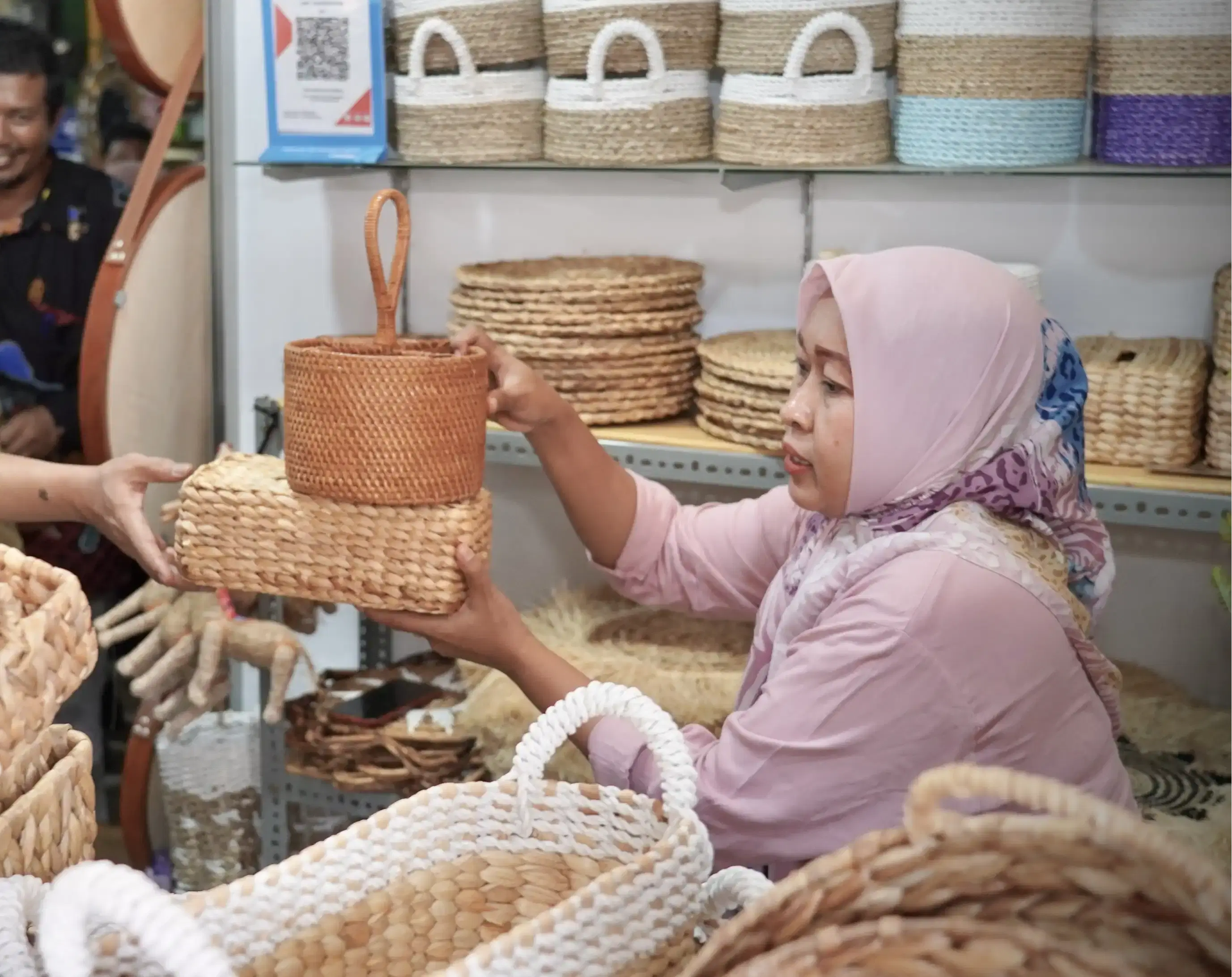 Menjadi Akselerator, Konsolidator, dan Agregator UMKM